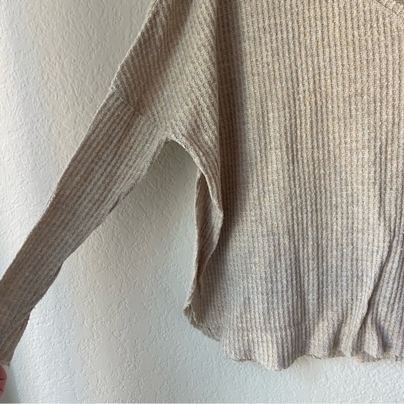 Urban Outfitters Waffle Knit Neutral Pullover Lightweight Oversized Top - Picture 5 of 8
